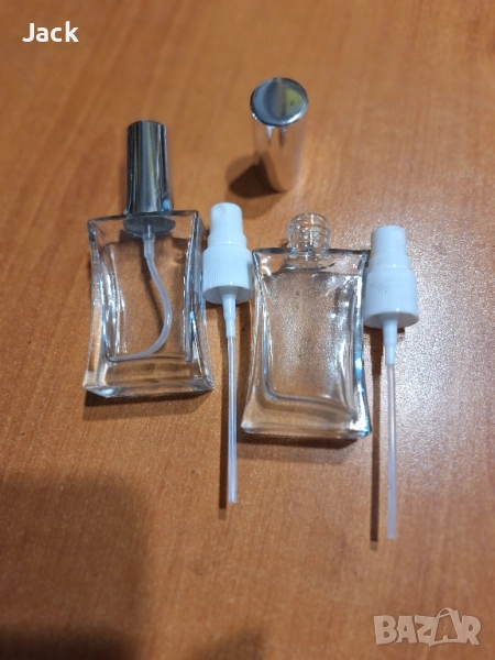 30 ml. СТЪКЛЕНИ ШИШЕНЦА С ПУЛВЕРИЗАТОР НА ВИНТ И МЕТАЛНО КАПАЧЕ., снимка 1
