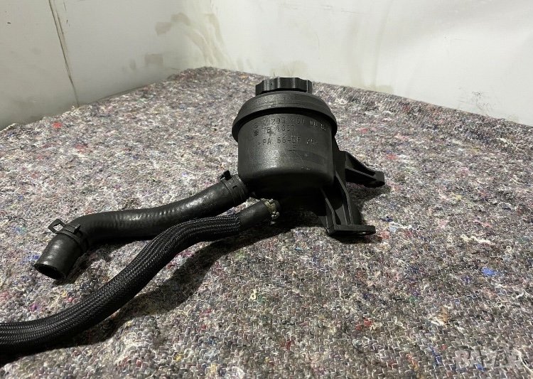 Казанче хидравлична течност ц класа w203 е класа w211, снимка 1