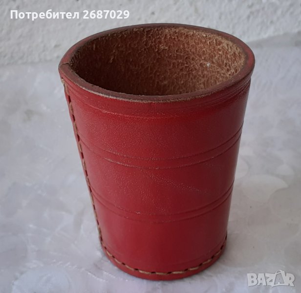 Кожена чаша за зарове, червена, снимка 1