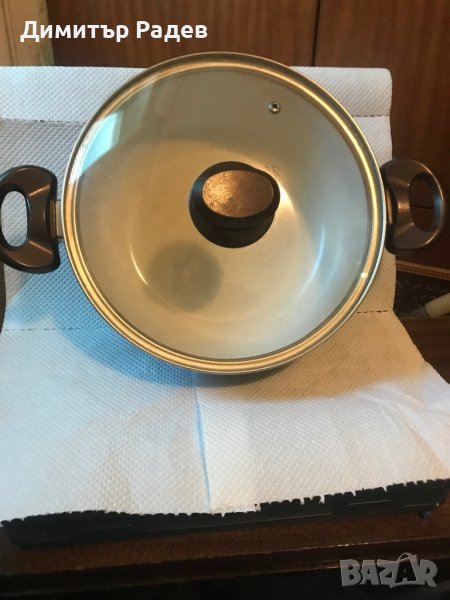 ТЕНДЖЕРА ЕМАЙЛИРАНА  Ф28 СМ СЪС УДЕБЕЛЕНО ДЪНО 5ММ И СТЪКЛЕН КАПАК, снимка 1