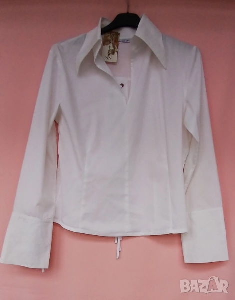 Бяла вталена дамска риза с капси., снимка 1