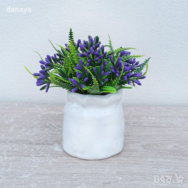 3486 Изкуствено цвете в бяла керамична кашпа, 12 см, снимка 1