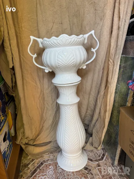 Порцеланова кашпа с колона, снимка 1