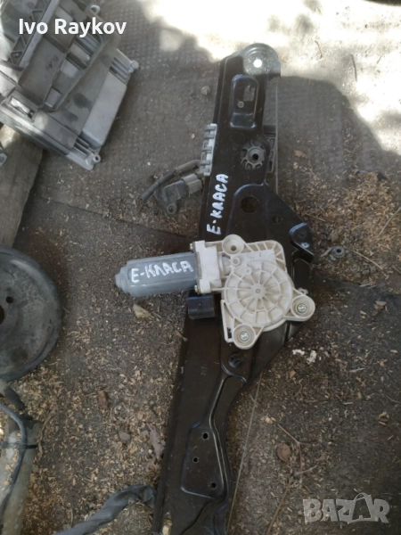 Моторче , задeн вратa , дясна, MERCEDES-BENZ E (W211) A 211 820 24 42, снимка 1