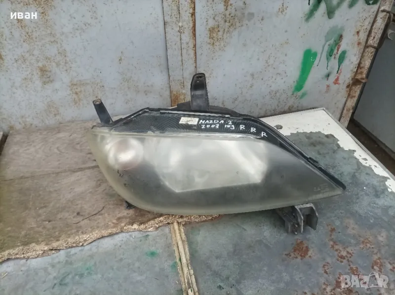 Десен фар за Мазда 2. 2003 год., снимка 1