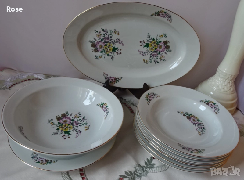 Порцелан на „Китка“ с декор полски цветя със златен кант., снимка 1