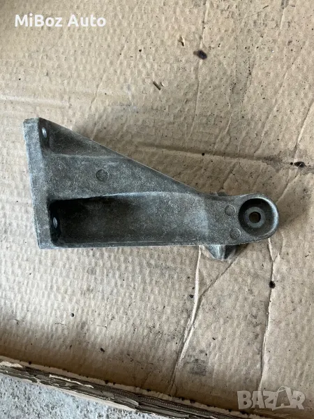 Лапа държач двигател БМВ Е90 91 92 BMW, снимка 1