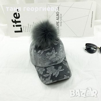 плюшена шапка с козирка, снимка 1