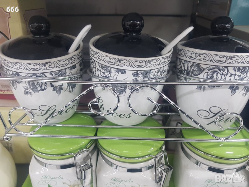 Бурканчета с поставка, снимка 1