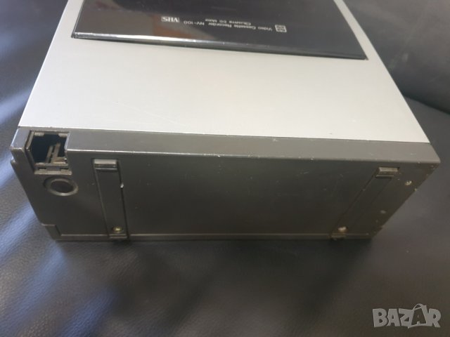 Видео Panasonic nv-100-em VHS Няма кабели. Липса малкото капаче( вижда се на снимките) Не е тествано, снимка 5 - Плейъри, домашно кино, прожектори - 34483407