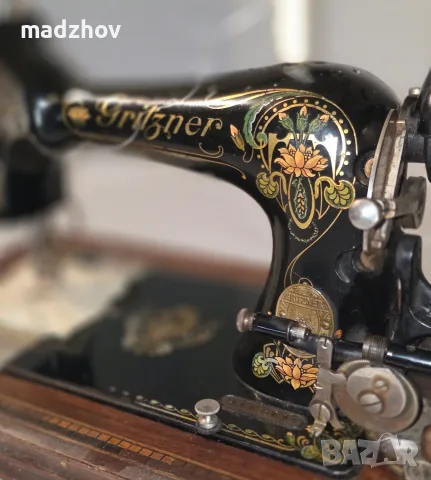 Сто годишна шевна машина, снимка 17 - Антикварни и старинни предмети - 55936287