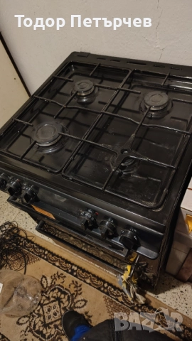 Газова готварска печка с 2 фурни и 4 котлона
