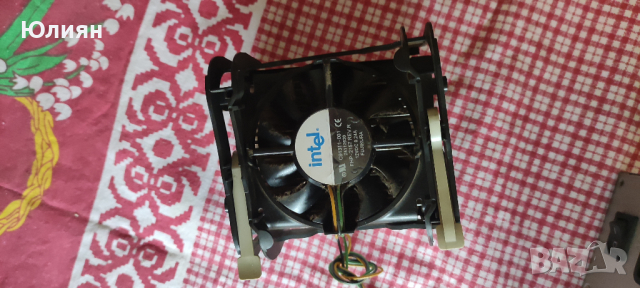Кутия за PC с дъно, процесор, охлаждане и флопи, снимка 4 - Захранвания и кутии - 44672299