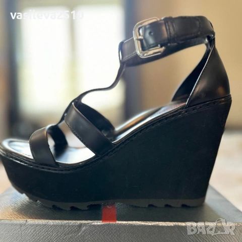 Prada оригинални дамски сандали на платформа , снимка 2 - Сандали - 53892041