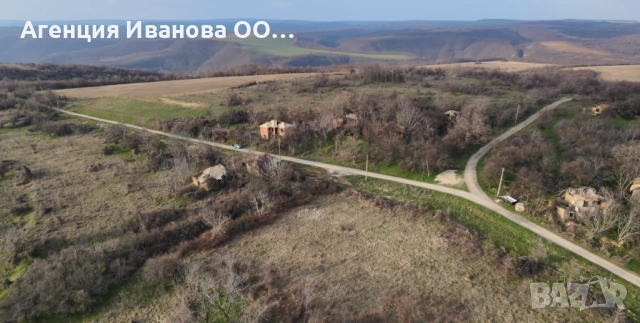 Имот с панорамни гледки и пространство за проект – 5749 кв.м в с. Долна Златица, близо до Велико Тър, снимка 3 - Парцели - 53914619