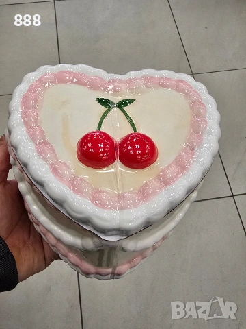 кутии бурканчета торта