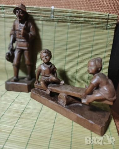 Детайлна стара немска дърворезба(липа) статуетка деца на люлка, снимка 2 - Статуетки - 53922754