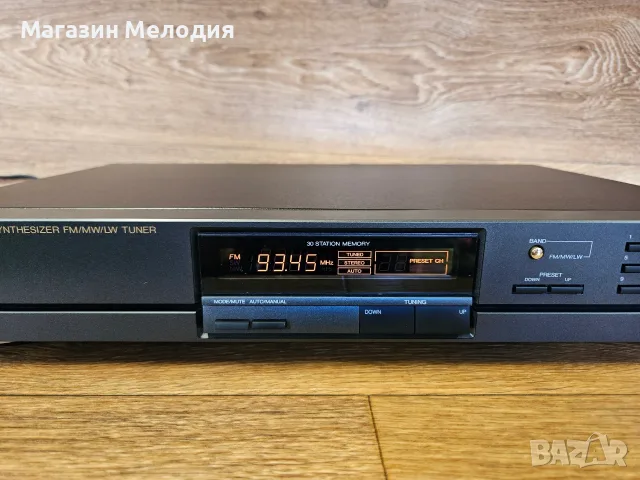 Тунер Universum T46010 – Немска класика от златната ера на аудиото, снимка 4 - Декове - 55752384