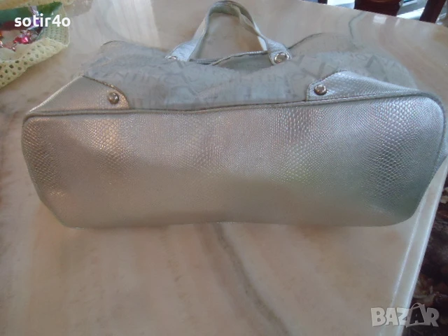 Valentino ,дамска чанта-оригинал, снимка 10 - Чанти - 51002697