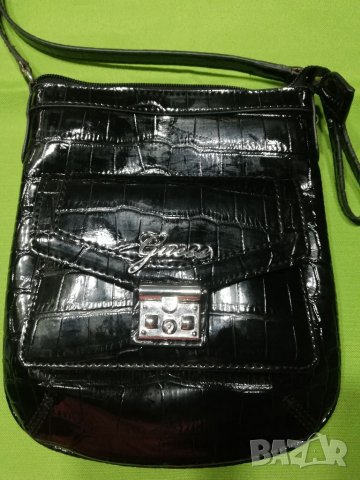 Дамска малка чанта Guess, снимка 2 - Чанти - 38078918