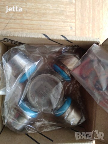Каре за кардан Toyota Hilux, Hiace, Tundra 043710k082, снимка 3 - Части - 40291830