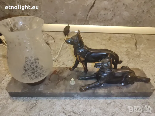 Старинна настолна лампа съчетание от мраморна плоча, бронзови кучета и стъкленица , снимка 5 - Настолни лампи - 49183127