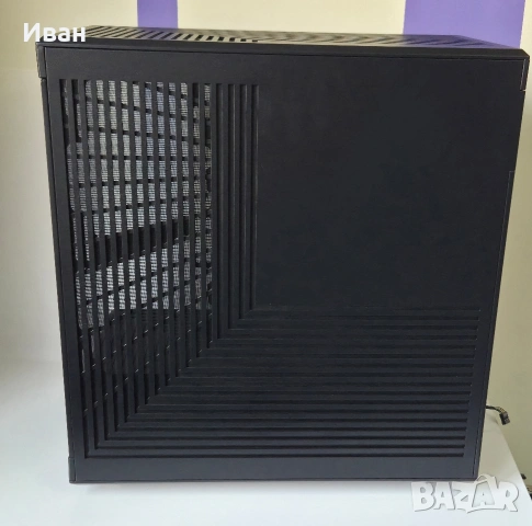 Кутия Hyte y40 Black, снимка 5 - Други - 53985846