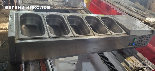 хладилна витрина..саладета