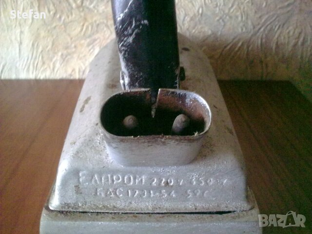 Стара ютия, снимка 2 - Антикварни и старинни предмети - 38664096