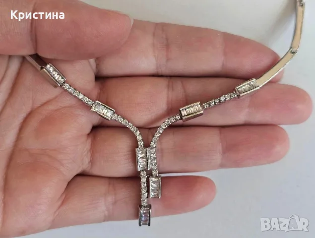 Красиво сребърно колие с циркони