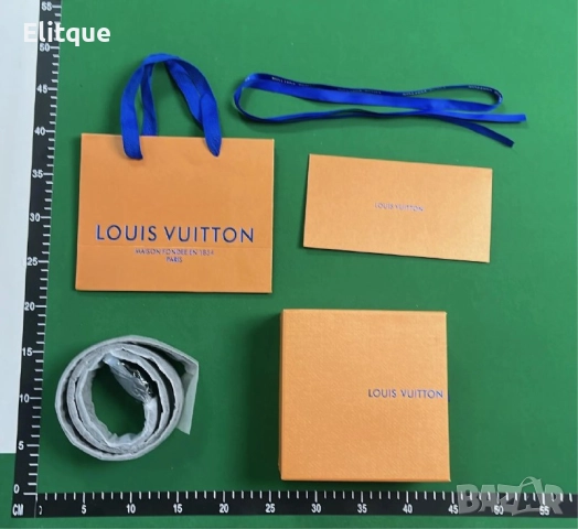 колани от естествена кожа в кутия Louis Vuitton 