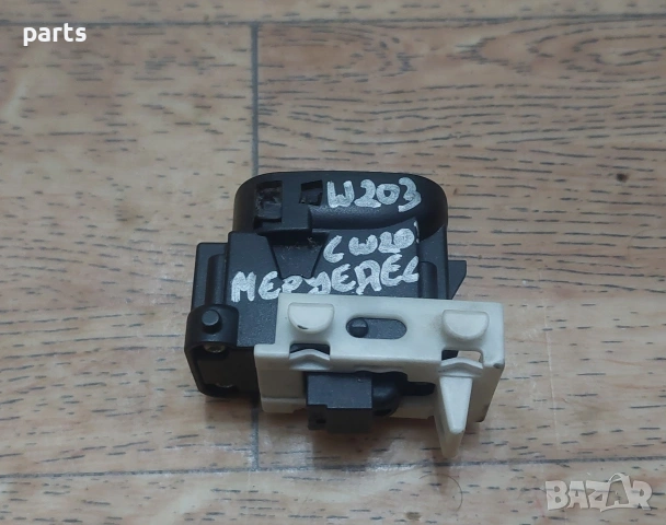 Бутон Ел.Стъкло Мерцедес C класа W203 - A2038200210, снимка 3 - Части - 53381657