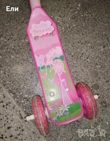 Тротинетка за момиченце, снимка 3 - Скутери и тротинетки - 52956314