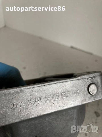 Тампон на двигател 400 CDI ляв за Mercedes ML, W163 (2004) A6282230204 , снимка 2 - Части - 54055057