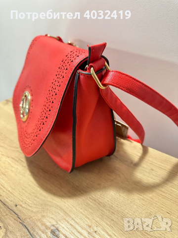 Червена дамска чанта с дълга дръжка , снимка 2 - Чанти - 44933681
