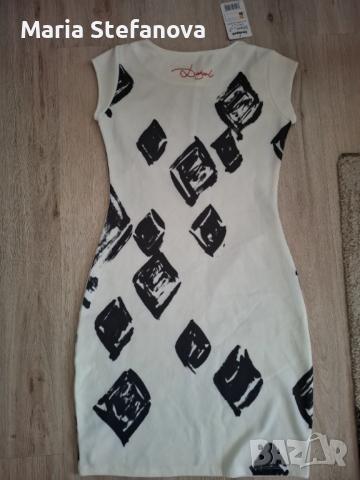 Нова рокля Desigual , снимка 3 - Рокли - 53196337