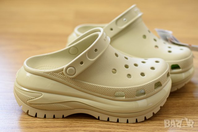 Оригинални платформи Crocs Mega Crush Clog, Слонска кост, Размер 38-40, снимка 1 - Чехли - 42629186