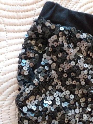 Къс панталон с паети М, снимка 2 - Къси панталони и бермуди - 44160333