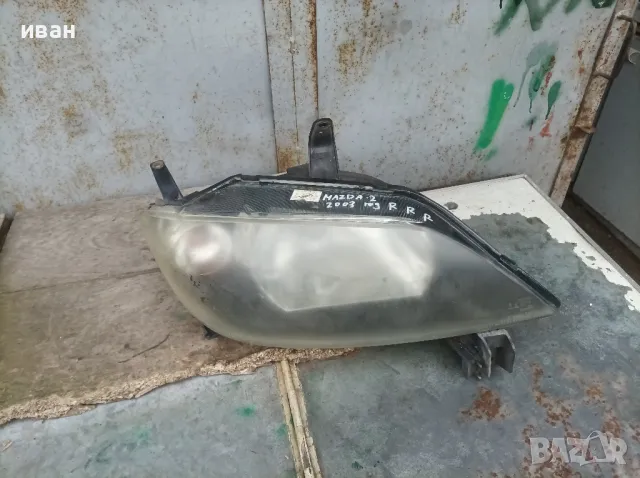 Десен фар за Мазда 2. 2003 год.