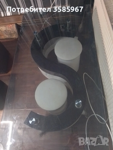 холна маса с две табуретки 