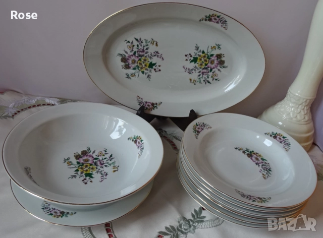 Порцелан на „Китка“ с декор полски цветя със златен кант.