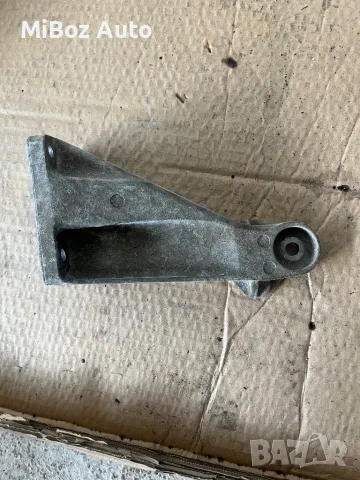 Лапа държач двигател БМВ Е90 91 92 BMW