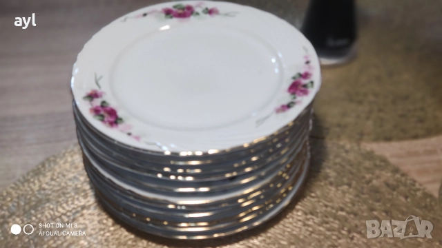 12 бр. Порцеланови Чинии със Златен Кант, снимка 3 - Чинии - 52679592