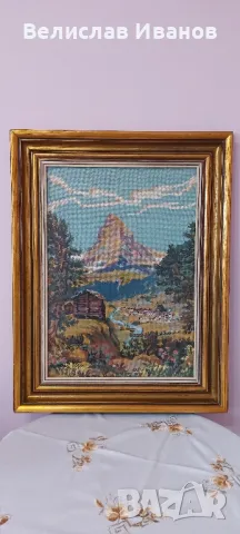 Гоблен планински пейзаж със стъкло и красива дървена рамка.Отлично състояние