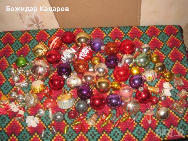 Ретро стъклени играчки за елха, със следи от употреба. Над 75 броя, са. Цена- 70 евро, за всичките. , снимка 2 - Антикварни и старинни предмети - 56175818