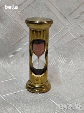 Малък масивен бронзов пясъчен часовник