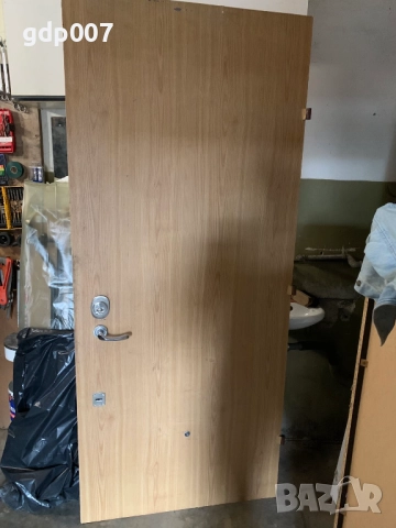 Метална врата 194х83.5 см. с каса и 2 брави, снимка 1
