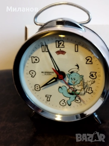 Стар анимиран будилник, настолен часовник