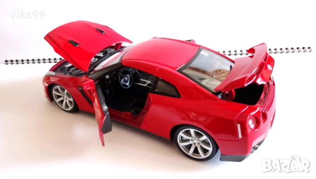 Nissan GT-R 2009 Bburago DIAMOND Мащаб 1:18, снимка 2 - Колекции - 52670797
