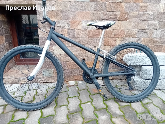 Продавам колело за трикове. 